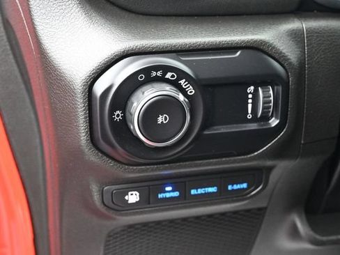 Used 2023 Jeep Wrangler Unlimited Sahara w/ Cold Weather Group AWD/4WD image 18