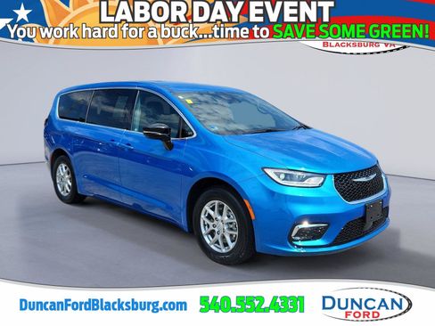 Used 2026 Chrysler Pacifica Select FWD image 1