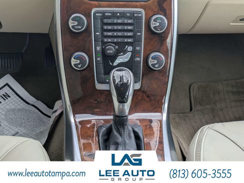 Used 2014 Volvo XC70 3.2 FWD image 18