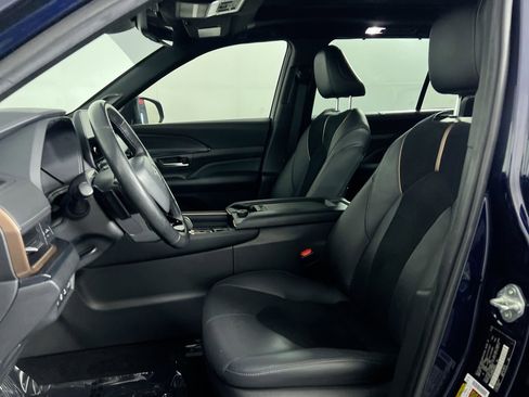 Used 2024 Toyota Grand Highlander AWD Hybrid image 12
