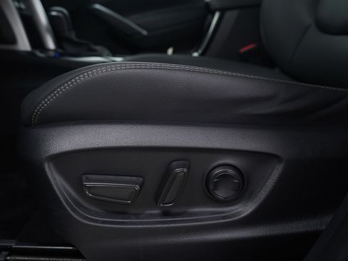 Used 2022 Toyota Corolla Cross XLE image 24