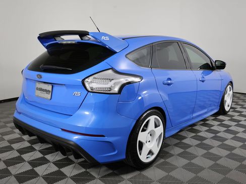 Used 2017 Ford Focus RS AWD/4WD image 2