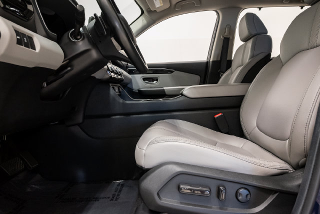 Used 2025 Honda Pilot EX-L image 11