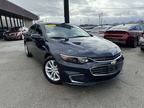 Used 2017 Chevrolet Malibu LT image 2