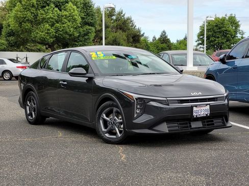 Used 2025 Kia K4 FWD image 2
