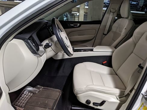 Certified 2023 Volvo XC60 T8 Plus AWD/4WD image 11