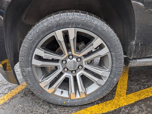 Used 2018 GMC Yukon Denali w/ Denali Ultimate Package image 11