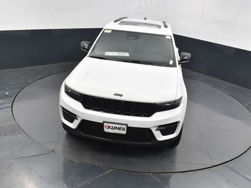 New 2025 Jeep Grand Cherokee Altitude image 30