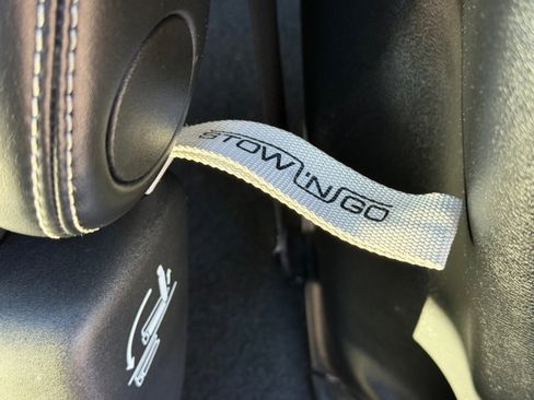 Used 2025 Chrysler Pacifica Select image 36