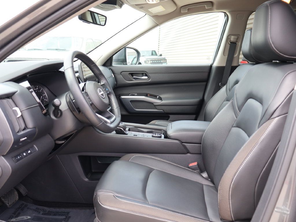Used 2025 Nissan Pathfinder SL w/ SL Premium Package AWD/4WD image 23