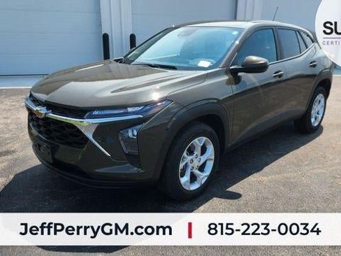 Used 2024 Chevrolet Trax LS w/ LS Convenience Package FWD image 1