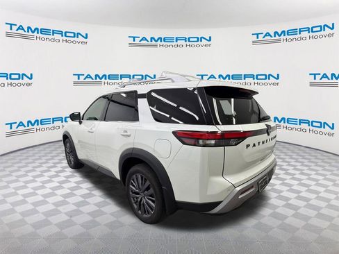 Used 2023 Nissan Pathfinder SL w/ SL Premium Package image 3