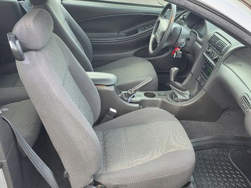 Used 2004 Ford Mustang Convertible image 22