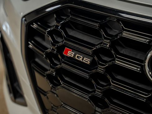 Used 2021 Audi SQ5 Prestige w/ Prestige Package image 8