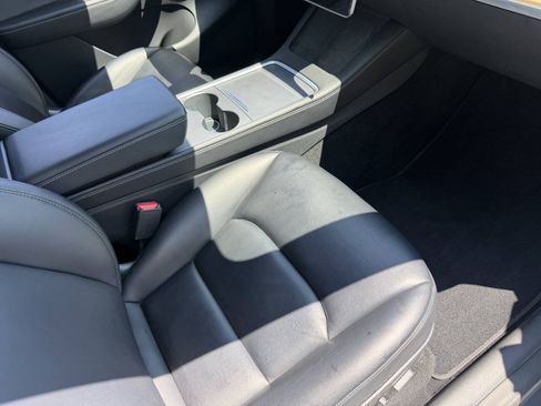 Used 2022 Tesla Model Y Long Range AWD/4WD image 28