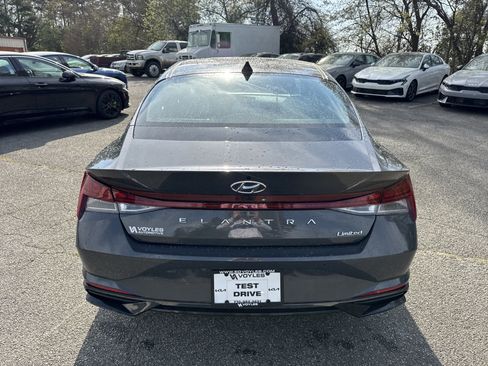 Used 2023 Hyundai Elantra Limited image 6