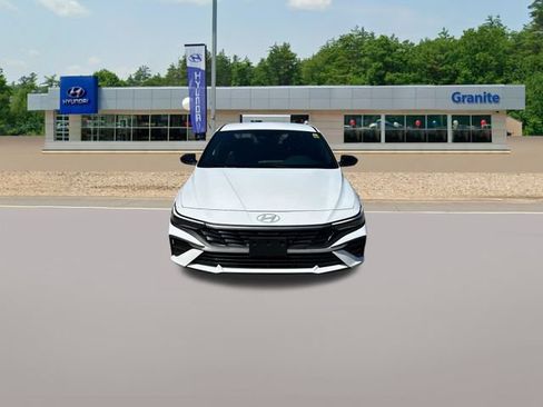 Certified 2025 Hyundai Elantra SEL FWD image 3