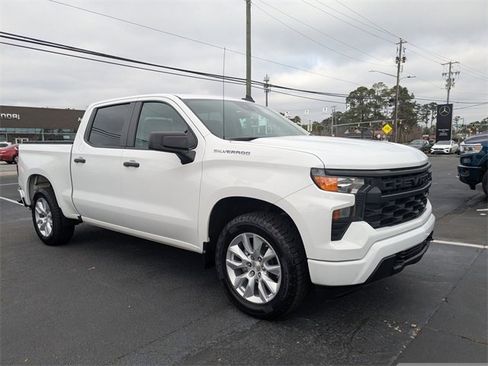 Used 2023 Chevrolet Silverado 1500 Custom image 2