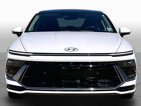 Used 2025 Hyundai Sonata Limited FWD image 4