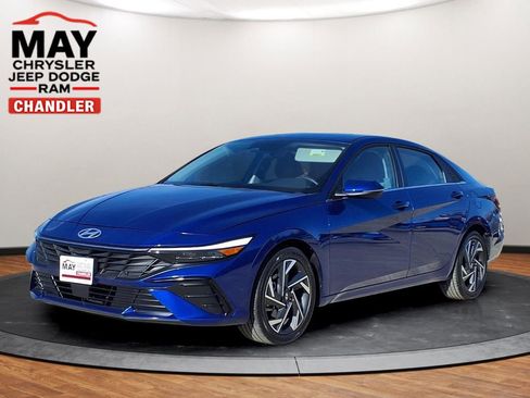 Used 2025 Hyundai Elantra Limited image 1