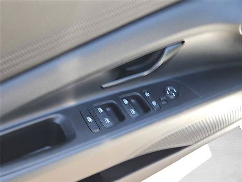 Used 2025 Hyundai Elantra Sport FWD image 11
