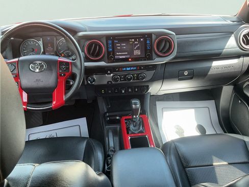 Used 2019 Toyota Tacoma Limited RWD image 17