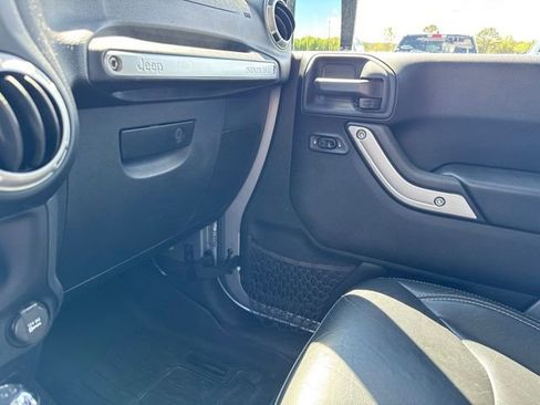 Used 2015 Jeep Wrangler Unlimited Sahara w/ Max Tow Package AWD/4WD image 37