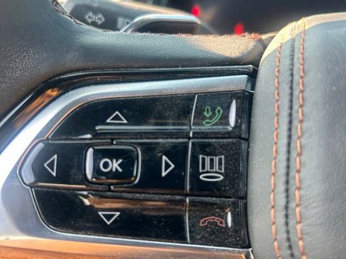 Used 2025 Jeep Grand Cherokee Summit AWD/4WD image 21