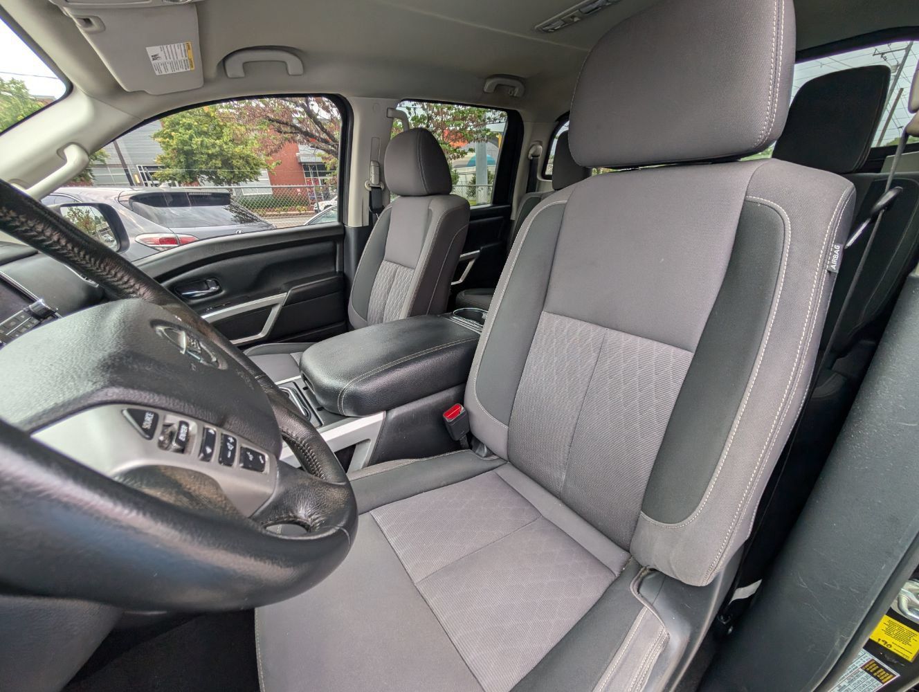 Used 2021 Nissan Titan SV w/ SV Convenience Package RWD image 16