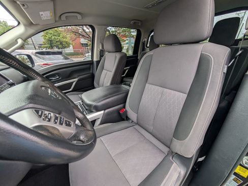 Used 2021 Nissan Titan SV w/ SV Convenience Package RWD image 16