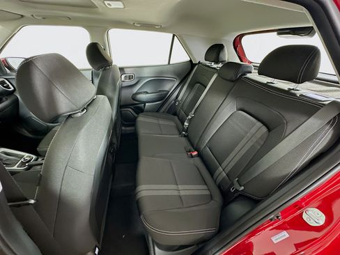 Used 2025 Hyundai Venue SEL image 27