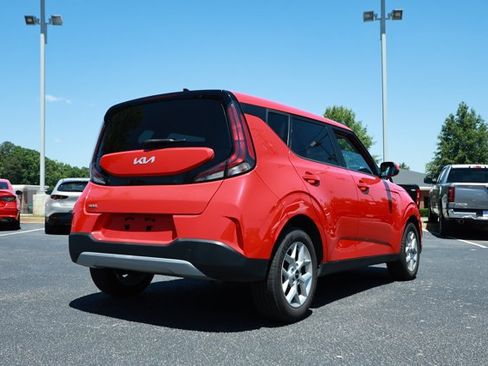Used 2023 Kia Soul LX w/ LX Technology Package FWD image 6