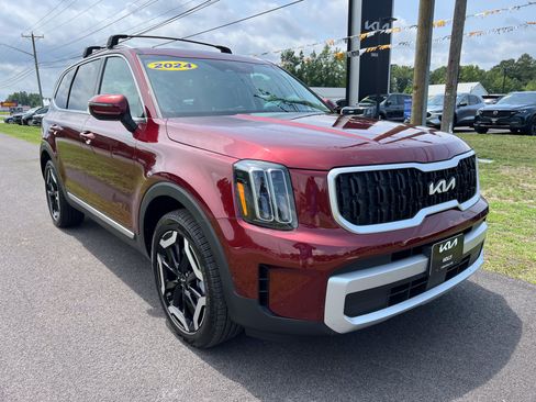 Used 2024 Kia Telluride EX w/ EX Captain's Chair Package AWD/4WD image 14