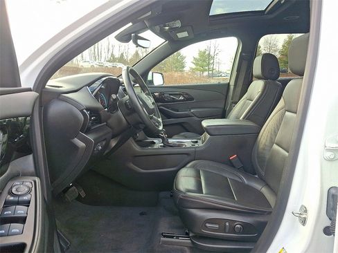 Used 2023 Chevrolet Traverse RS image 16