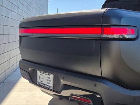 Used 2022 Rivian R1T Adventure AWD/4WD image 11