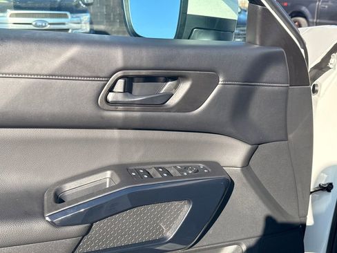 Used 2025 Nissan Pathfinder SV image 20