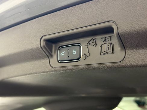 Used 2020 Ford Explorer Platinum w/ Premium Technology Package image 9