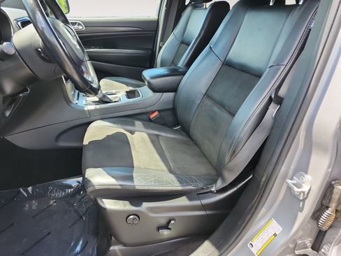 Used 2019 Jeep Grand Cherokee Altitude RWD image 10