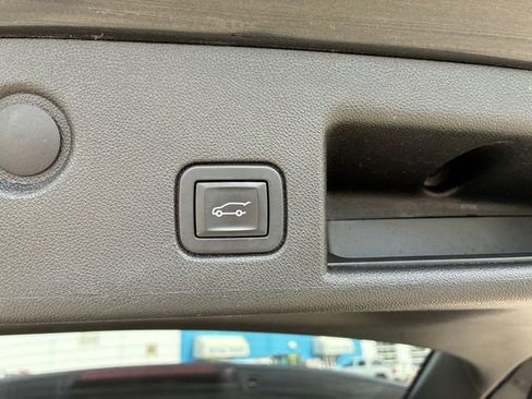 Used 2019 Chevrolet Equinox LT w/ Driver Convenience Package image 14