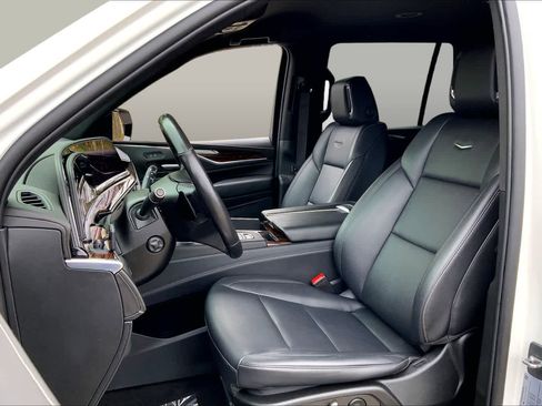 Used 2023 Cadillac Escalade Luxury AWD/4WD image 9