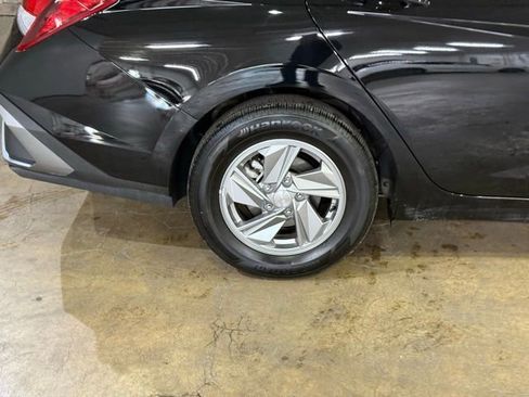 New 2025 Hyundai Elantra SE image 5