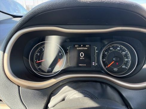 Used 2015 Jeep Cherokee Latitude w/ Comfort/Convenience Group image 20