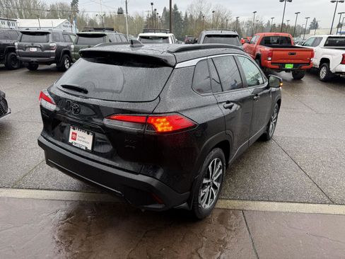 Certified 2024 Toyota Corolla Cross XLE image 6