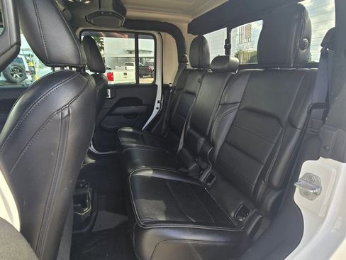 Used 2020 Jeep Gladiator Overland AWD/4WD image 18