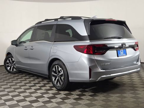 New 2026 Honda Odyssey Touring image 7