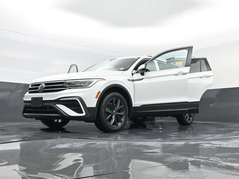 Used 2022 Volkswagen Tiguan SE w/ Panoramic Sunroof Package AWD/4WD image 34