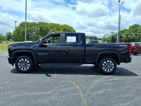 Used 2023 Chevrolet Silverado 2500 Custom w/ Custom Convenience Package AWD/4WD image 4