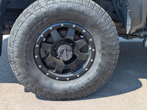 Used 2018 Toyota Tacoma TRD Off-Road w/ Technology Package AWD/4WD image 46