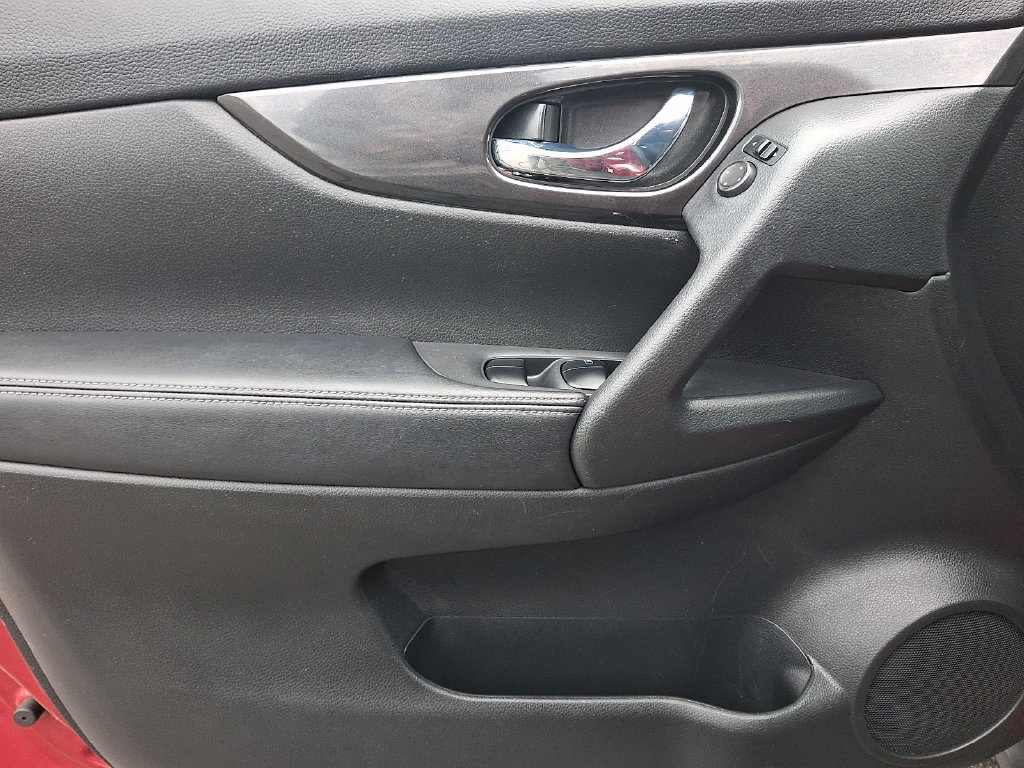 Used 2017 Nissan Rogue SV AWD/4WD image 13