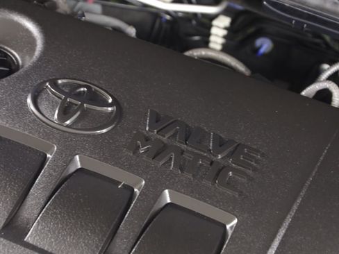 Used 2018 Toyota C-HR XLE FWD image 17
